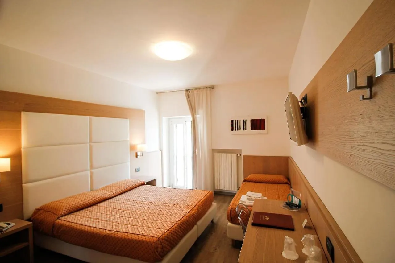 Hotel Europa Desenzano del Garda 3*,