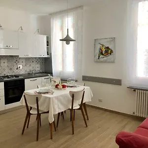 Temporary House De' Giudei Apartment
